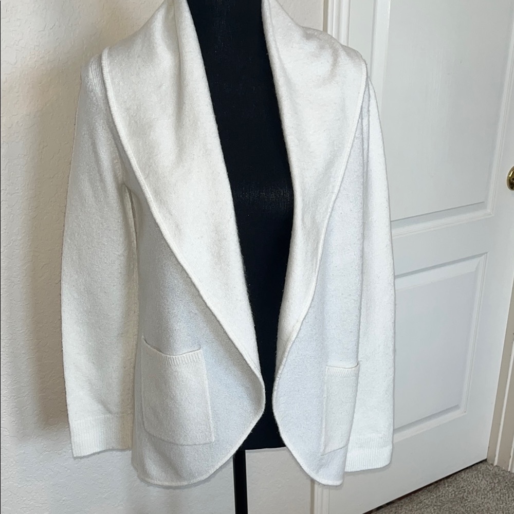 LOFT Cozy White Knit open front Sweater. Soft and comfy. Small. Shawl collar.